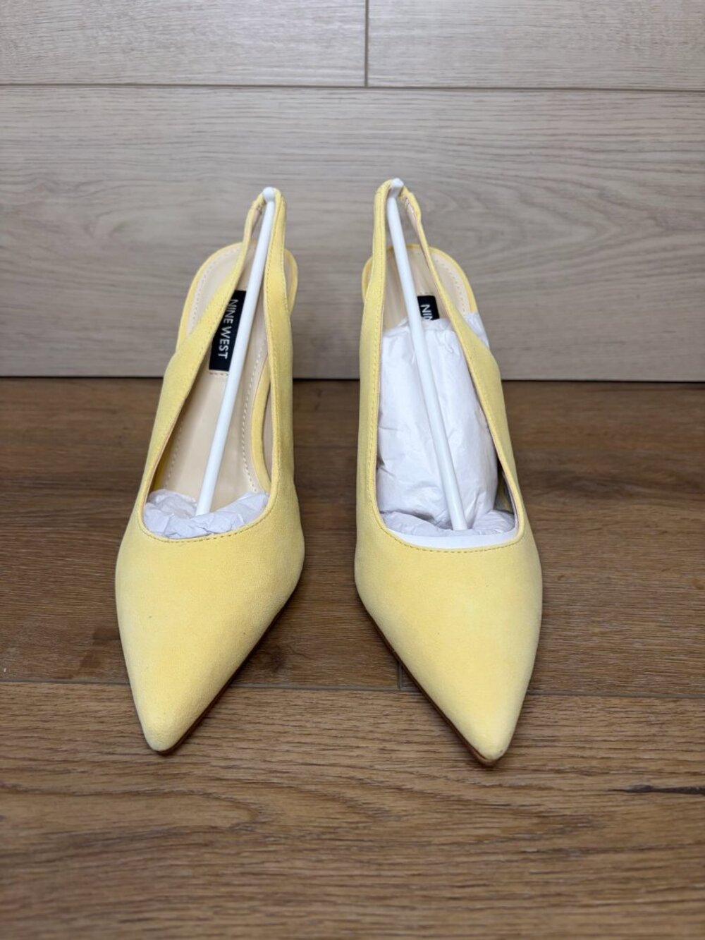 Nine West Feather Pointy Toe Pump Heels Yellow Patent Size 7.5M - Picture 2 of 6